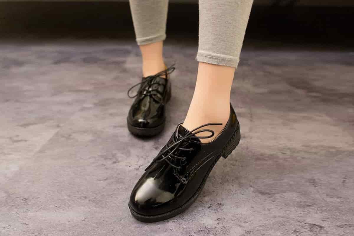 women’s leather shoes extra wide