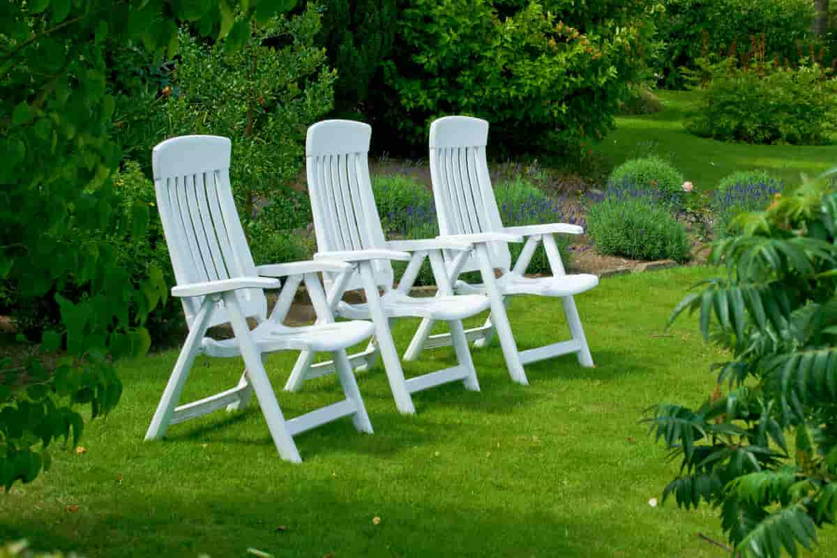cheap white plastic outdoor chairs