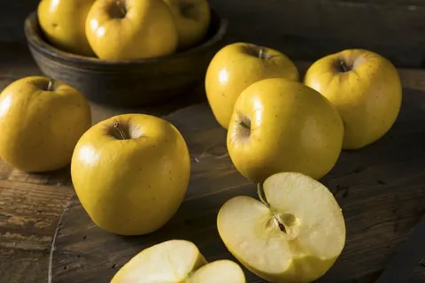 What is golden delicious apple weight