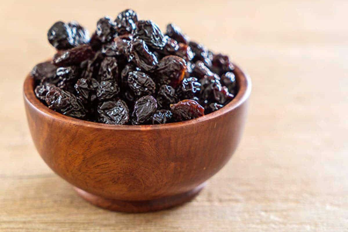 black raisins BENEFITS FOR SKIN