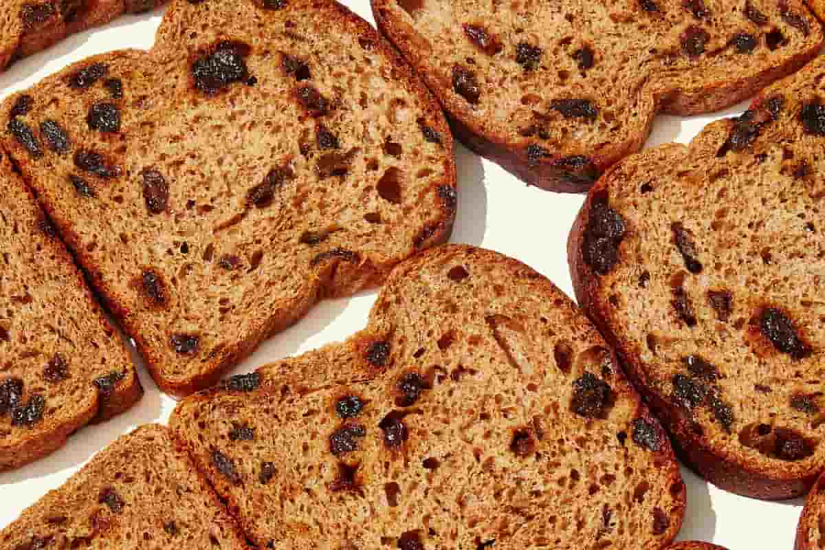 wheat bread with raisins