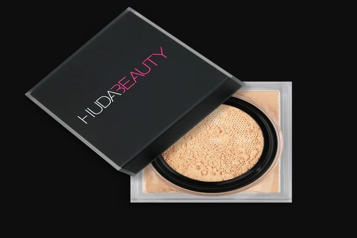 Huda beauty powder quality of beauty