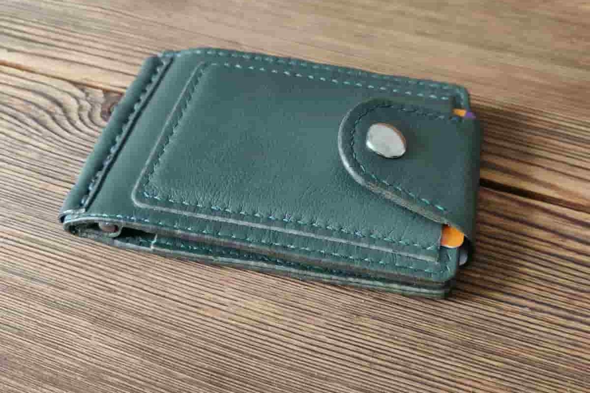 green leather wallet mens