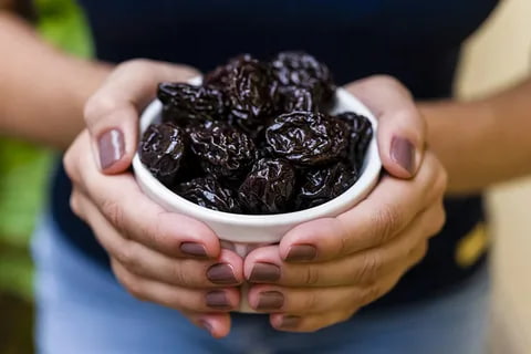 black dry raisins benefits