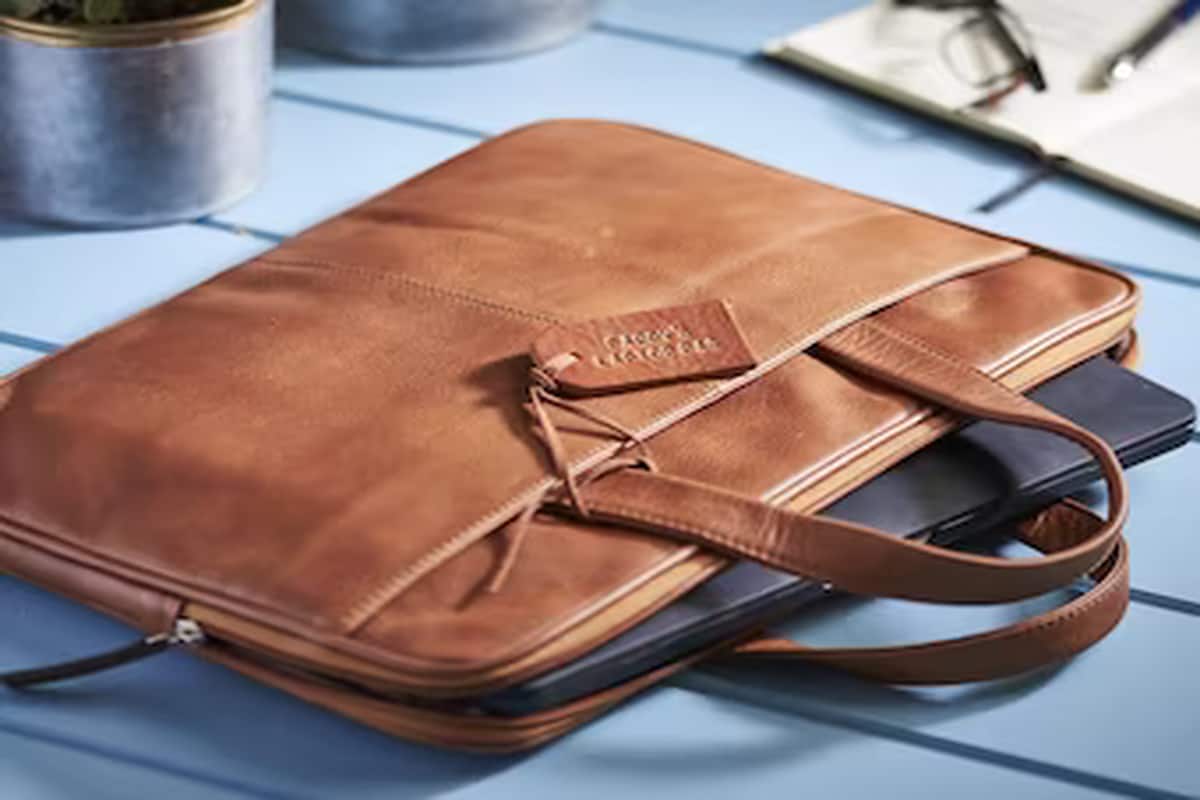 Specification of leather purse for Laptop