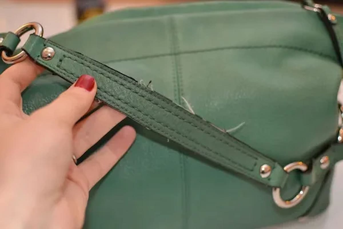 leather purse handle details