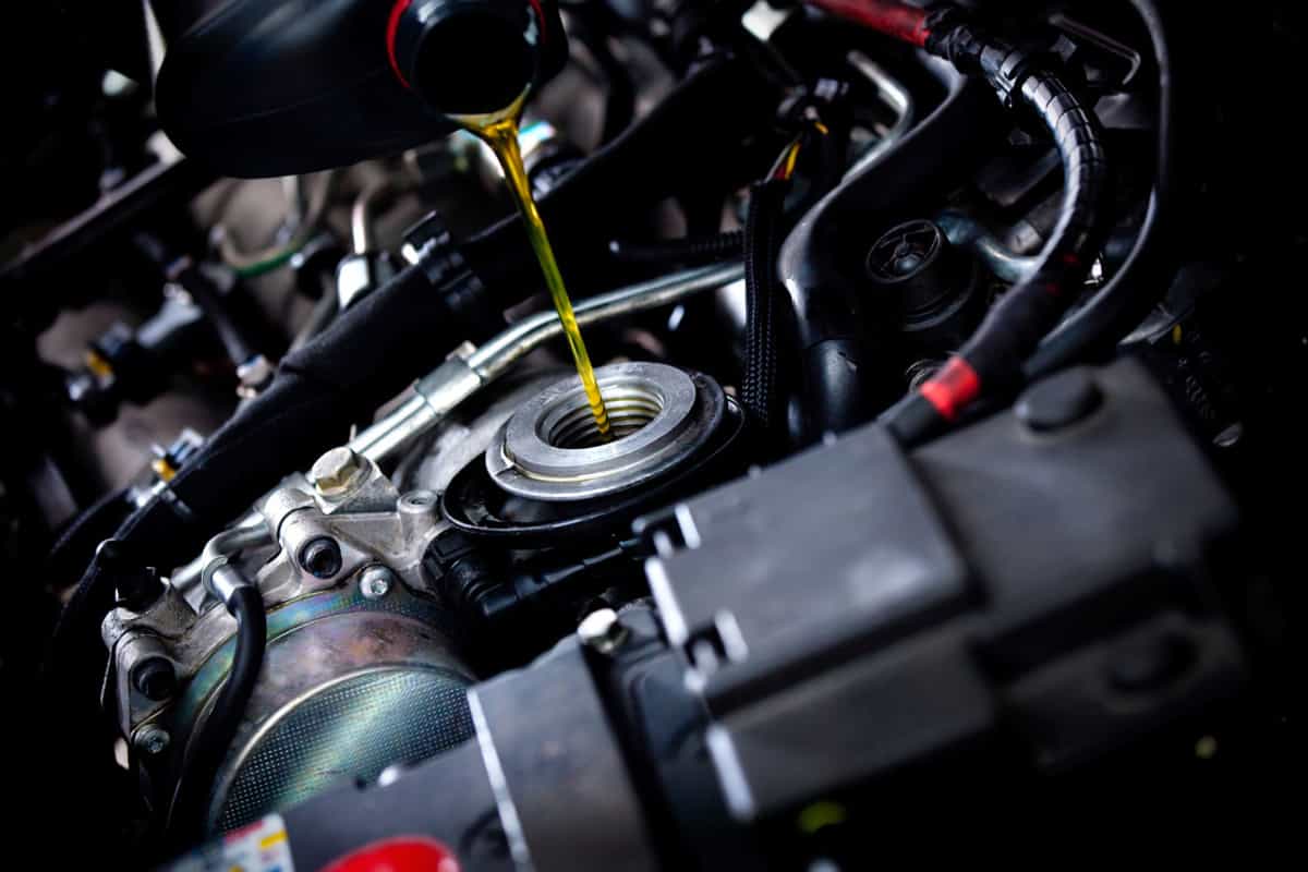 reasons behind engine oil leak