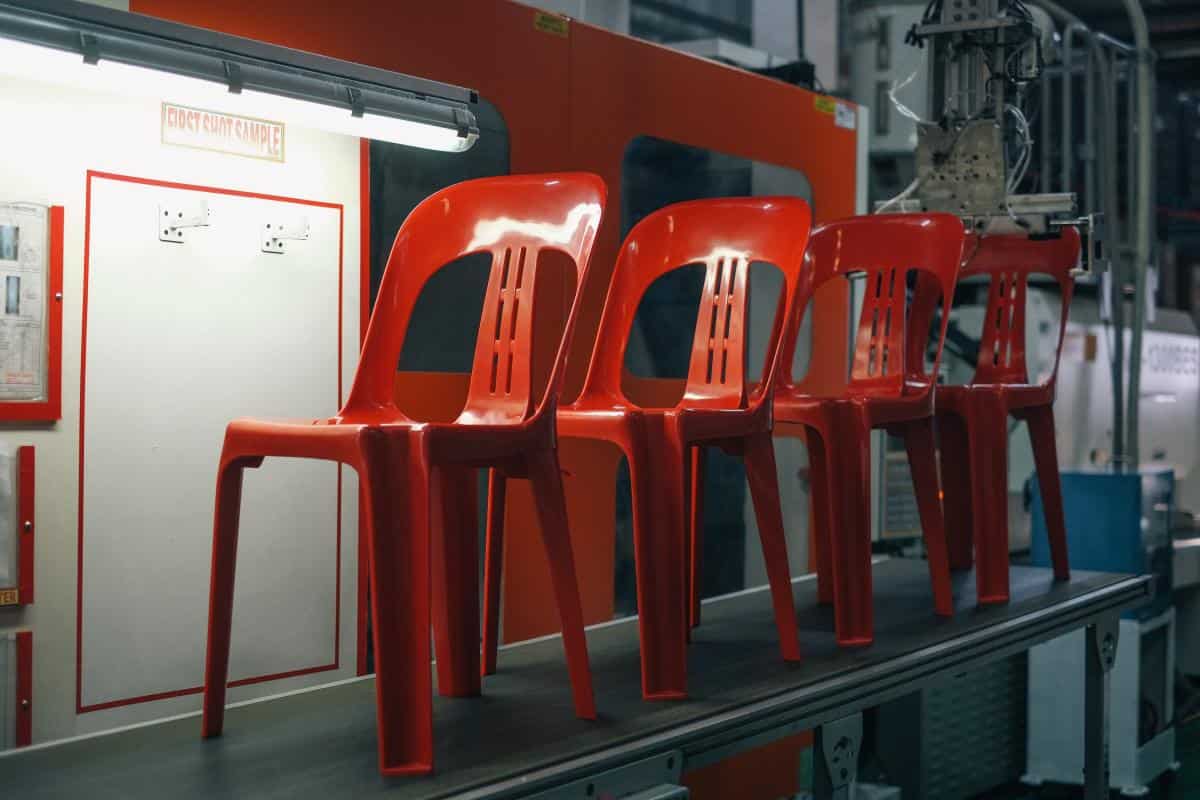 plastic chairs wholesale at competitive prices 