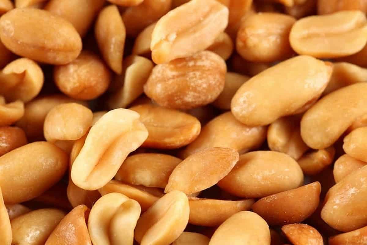 blanched peanuts split