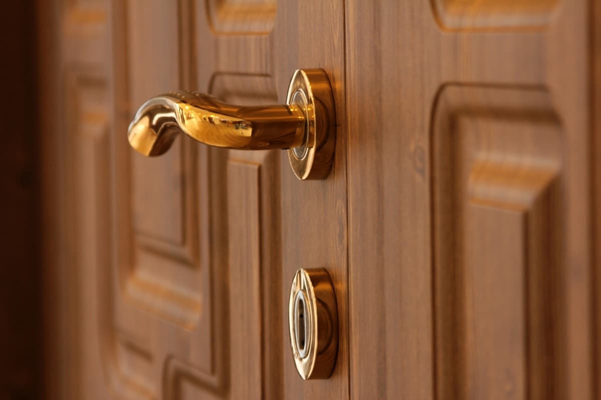 Specification of wooden doors locking system