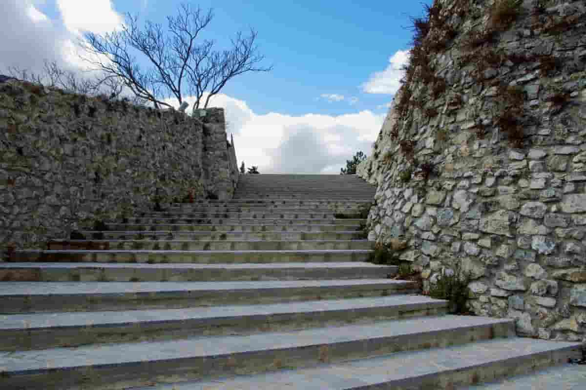 building stone stairs features