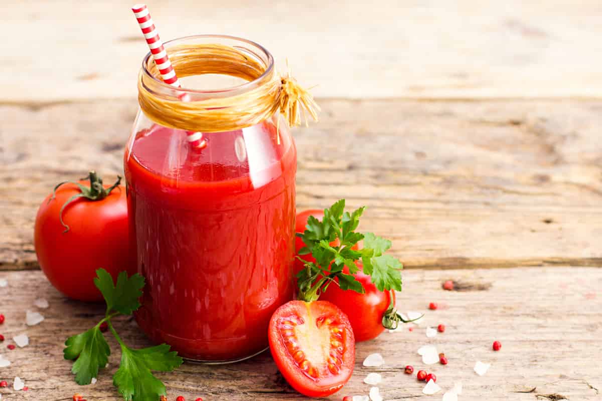 tomato sauce with fresh tomatoes