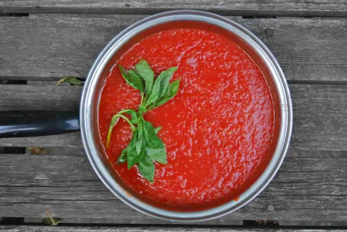 tomato puree can