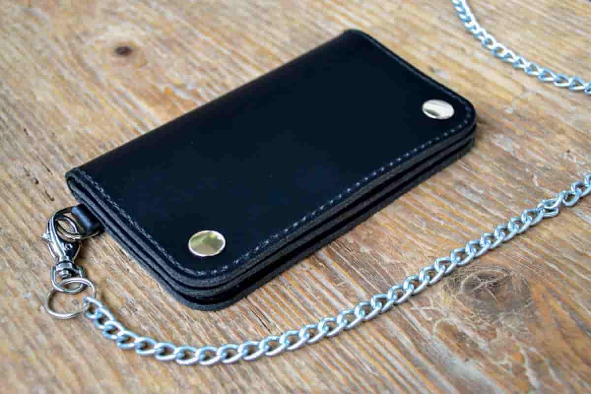 Introducing chain leather wallet