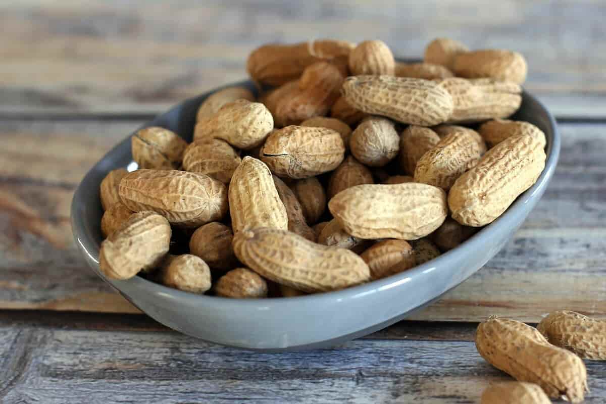 Roasted raw peanuts