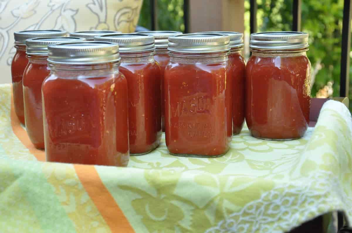 canning homemade tomato sauce