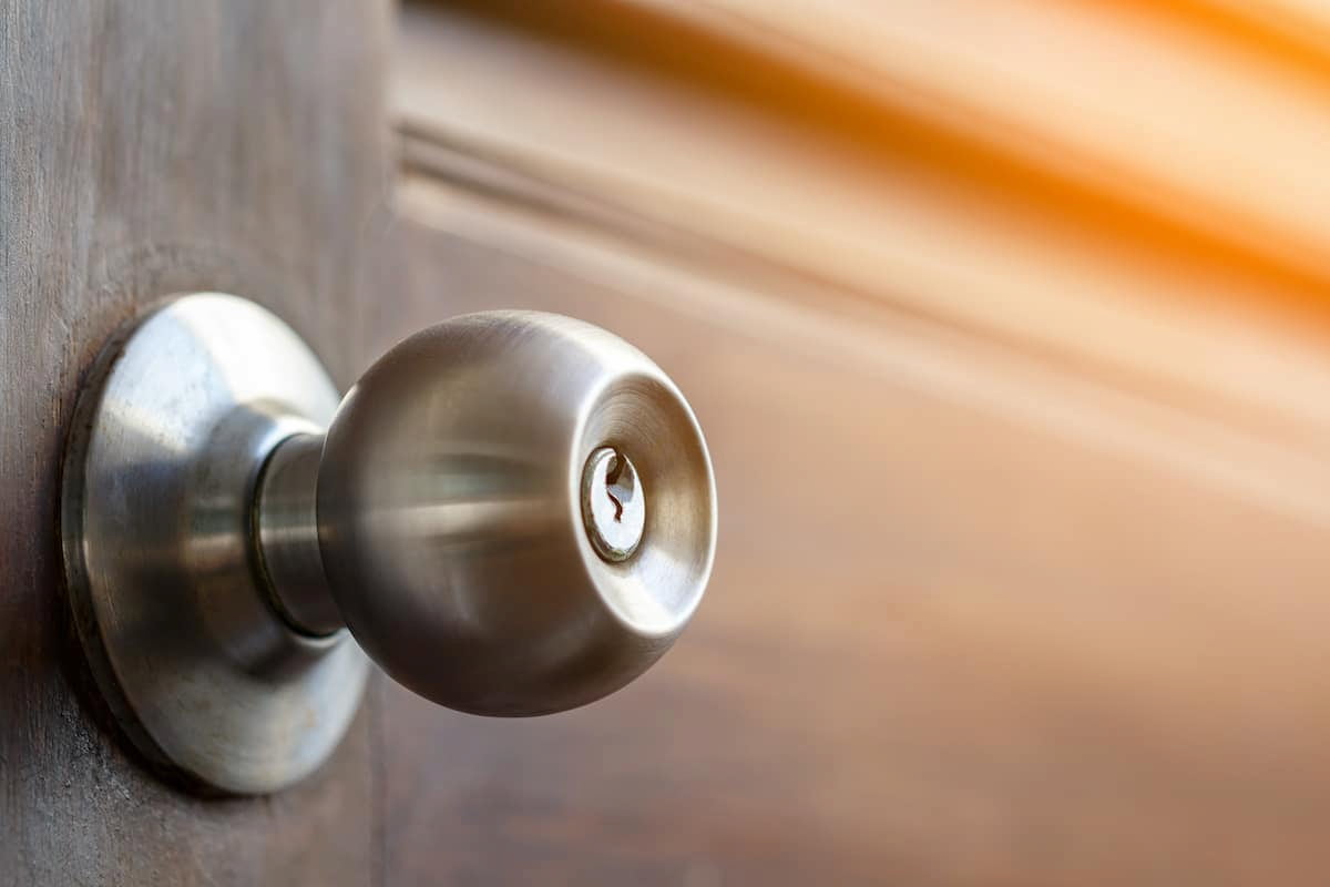 door knob inside examine lock