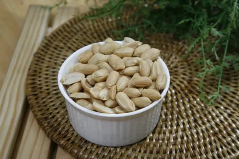 roasted peanuts in shell