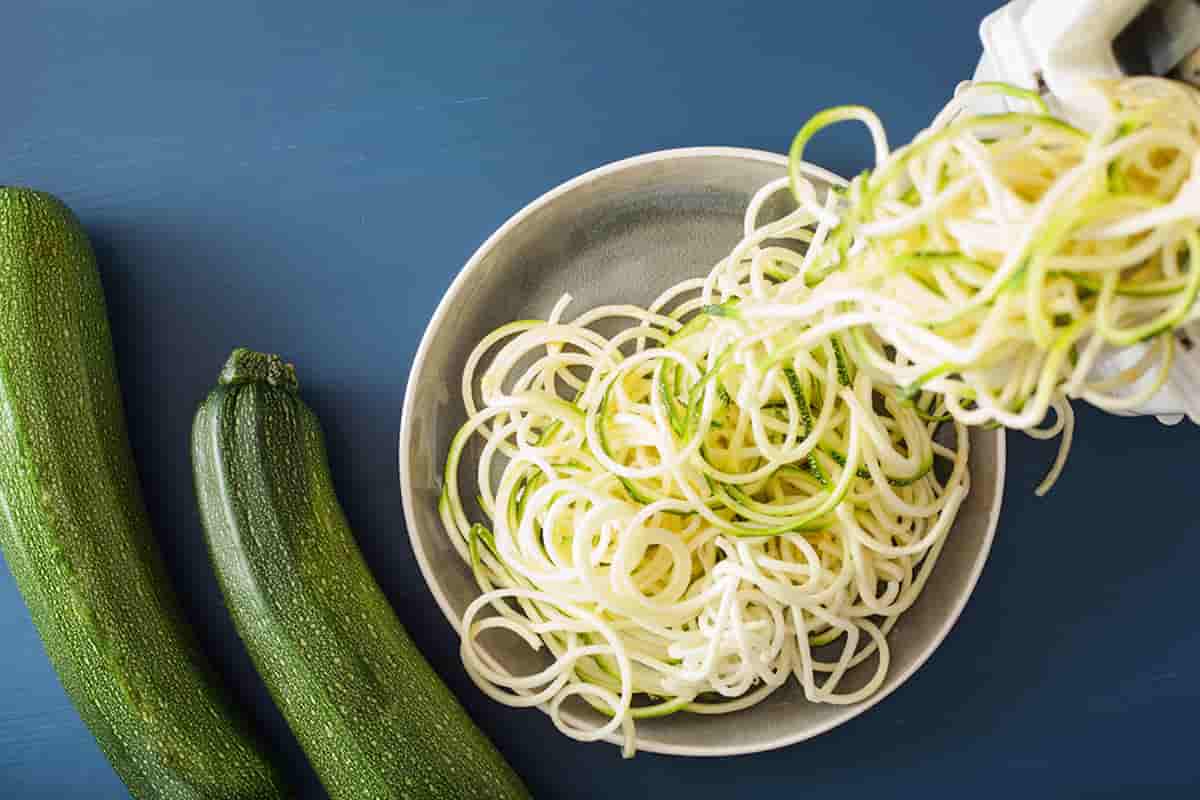 Zucchini noodles with pesto