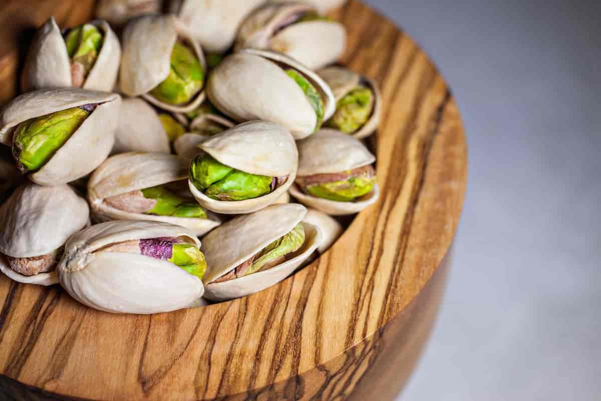 pistachio nuts calories