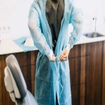 لباس یکبارمصرف بیمارستانی در تبریز؛ ضد تعریق 3 رنگ آبی سفید صورتی