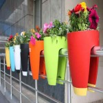 گلدان پلاستیکی حیاط؛ پلی اتیلن دیواری پایه دار 2 نوع شفاف رنگی