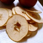 طرز تهیه سیب خشک در مایکروفر آسان در منزل