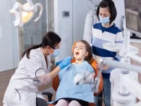 پیشبند دندانپزشکی اطفال؛ نایلون یکبار مصرف 2 مدل ساده عروسکی