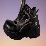 کفش ایمنی کارینو؛ رویه چرم محافظت در برابر برق گرفتگی مواد سمی
