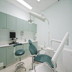یونیت دندانپزشکی آلمانی؛ دارای جرم گیر مانیتور پزشکی کاربرد (جراحی ایمپلنت دندان)