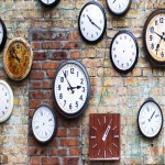 ساعت دیواری خوب clock پلاستیکی چوبی فلز 3 رنگ چوبی طلایی مشکی