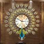 ساعت دیواری طرح طاووس؛ رنگ سفید خاکستری مشکی باتری قلمی AA