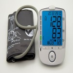 دستگاه فشار خون دیجیتالی beurer کنترل قند چربی خون 2 رنگ طوسی سفید