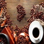 قهوه مشهد؛ طعم گرم حاوی کافئین رنگ (سیاه قهوه ای تیره روشن)