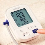 دستگاه فشار خون omron m3؛ دیجیتالی جهت اندازه گیری ضربان قلب