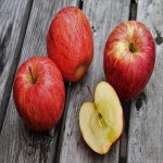 سیب درختی فرانسوی؛ شیرین ترش طبع گرم تر حاوی آهن ویتامین C K