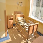 تخت بیمارستانی چوبی؛ سیستم برقی تک نفره دو نفره گارانتی 2 ساله