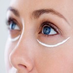 کرم دور چشم ضد چروک قوی؛ آبرسان روشن کننده حاوی ویتامین (A E C)