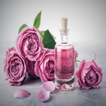 گلاب تقلبی (عرقیجات) بوی تند رنگ کدر حاوی اسانس rosewater