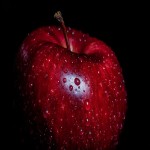 سیب مشکی؛ قرمز تیره سرشار از گلوکز فیبر منیزیم آهن Black apple