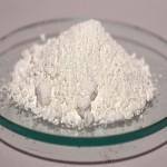 بنتونیت کلسیمی؛ دانه ای پودری (8 9 PH) سفید بدون بو خوراک دام دارو سازی