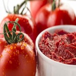 رب گوجه فرنگی در کارخانه؛ قرمز خوش رنگ مناسب انواع غذا وزن (400 600)
