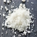 نمک صنعتی در قم؛ پودری صدفی شکری رنگ سفید شفاف salt