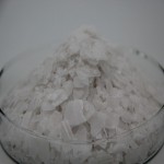 سود پرک همدان؛ سفید رنگ ترکیب شیمیایی 2 نوع جامد پرک شده
