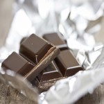 شکلات تلخ یک کیلویی (تخته ای) تبلتی مغزدار حاوی روی آهن magnesium
