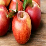 سیب گلاب مشهد؛ زرد سرخ آبدار معطر (میوه مجلسی) حاوی Vitamin