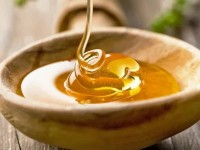 عسل سیاه دانه برای سرفه؛ سنتی دارویی ضدالتهاب طبع گرم رنگ تیره