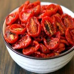 گوجه خشک در غذا؛ طبع سرد قرمز شفاف کاربرد ( خورش بادمجان قیمه گوشت)