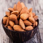 مغز بادام درختی خارجی؛ قهوه‌ای روشن دانه درشت مناسب سلامت بدن almonds