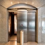 درب لولایی آسانسور افرند؛ آلومینیوم 3 مدل ساده طرحدار خش دار